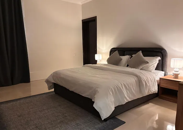 شقق فاخرة خلف فندق مدينة السحاب