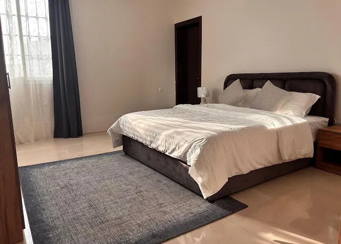 شقق فاخرة خلف فندق مدينة السحاب